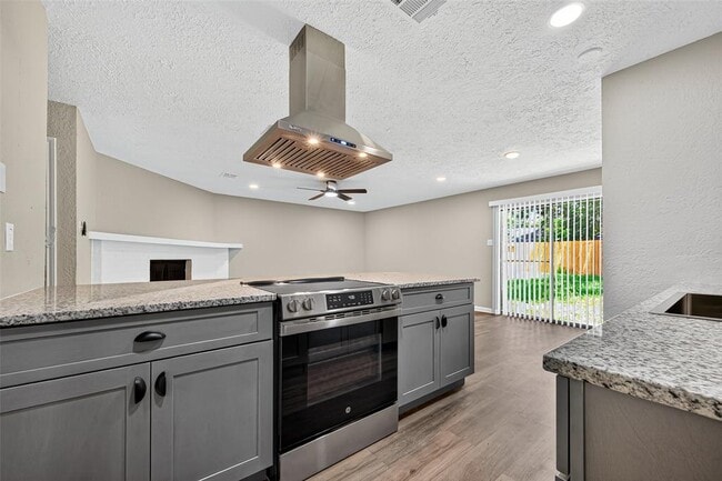 Building Photo - 17518 Autumn Hills Dr