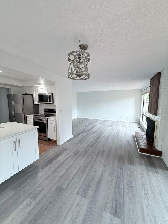Building Photo - Charming 3-Bed Condo in Quail Run | Pool, ...
