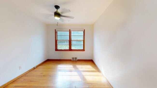 Building Photo - 3239 Silsby Rd