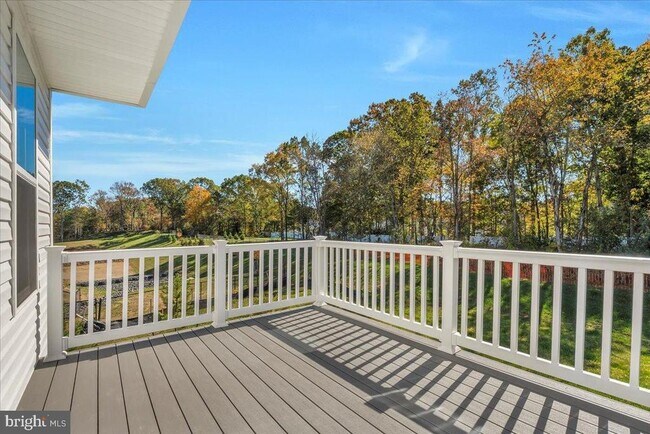 Building Photo - 76 SAND HILLS Dr