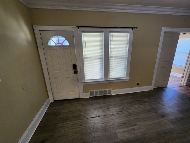Building Photo - 15816 Grovewood Ave