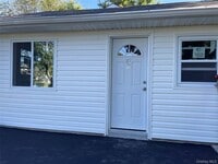 Building Photo - 252 Hallock Rd