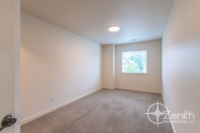 Building Photo - Modern Living in Ridgefield – 3BR/2.5BA Co...