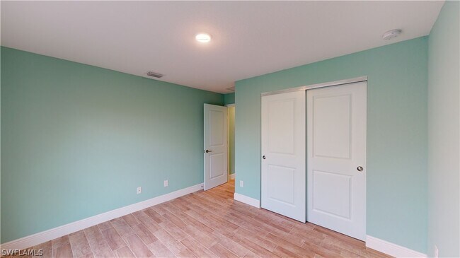 Building Photo - 621 NW 7th Pl