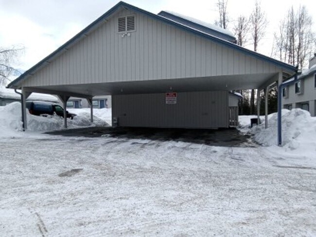 Building Photo - 3030 E 46th Ave