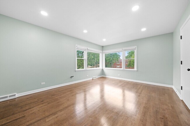 Building Photo - 10537 Austin Ave