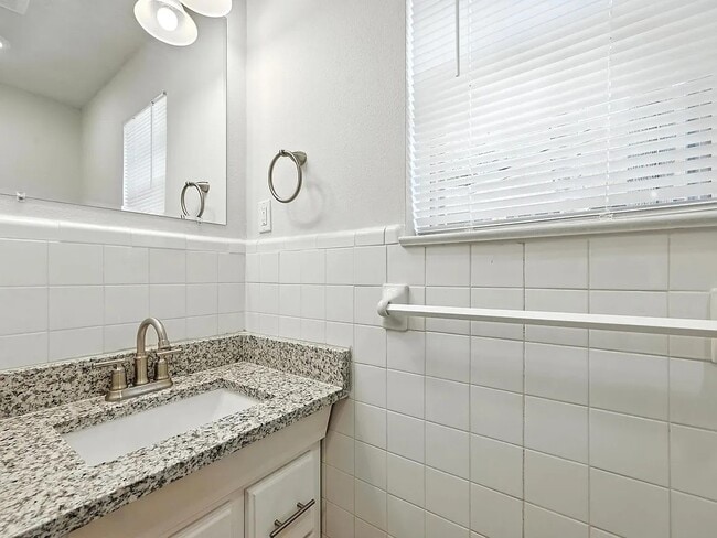 Building Photo - 117 Yorkshire Dr
