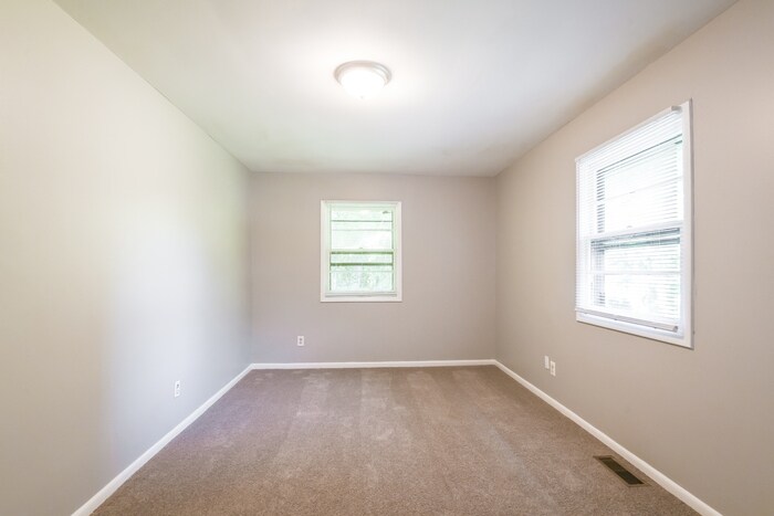 Building Photo - 1725 N Raceway Rd