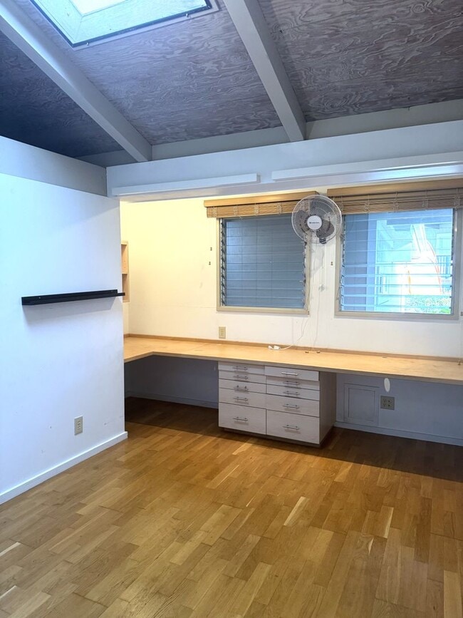 Building Photo - Peaceful Manoa - Well maintained 3 bedroom...