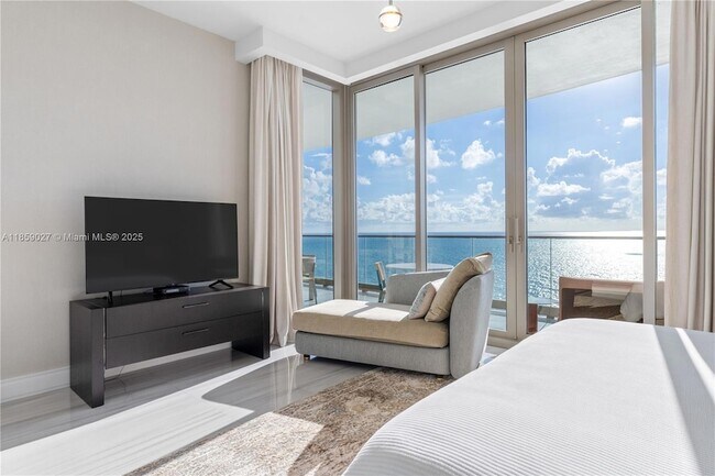 Building Photo - 17901 Collins Ave