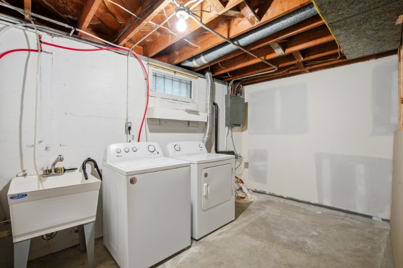 Building Photo - 5845 NE 30th Ave