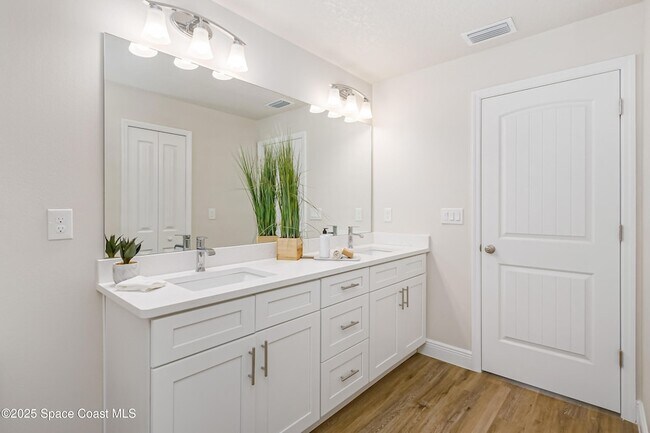 Building Photo - 177 Hidden Woods Pl