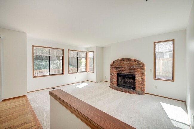 Building Photo - 4Bd/2.5Ba Sammamish Home