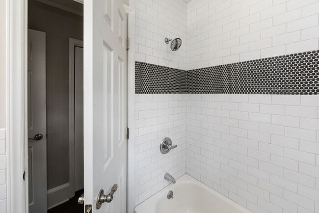 Building Photo - 1BD/1BA Duplex Home with Additional Flex R...