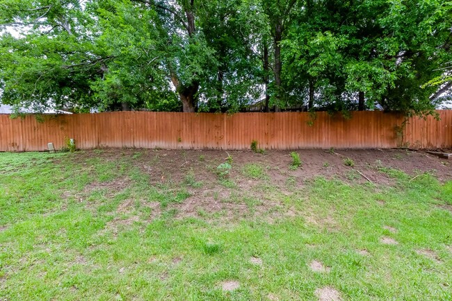 Building Photo - 5316 Trail Dr