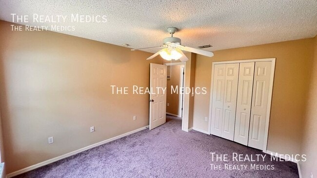 Building Photo - 1553 Ross Dr