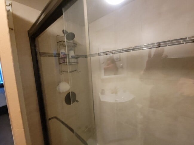 Building Photo - Lovely bottom floor UN-furnished condo Por...