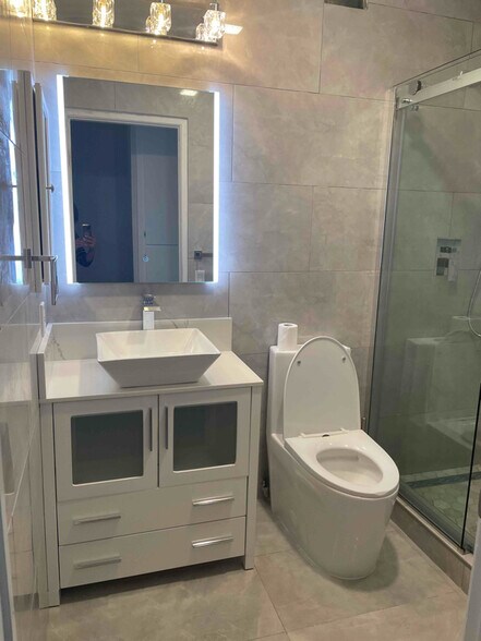 Building Photo - 1419 N Elderberry Ave