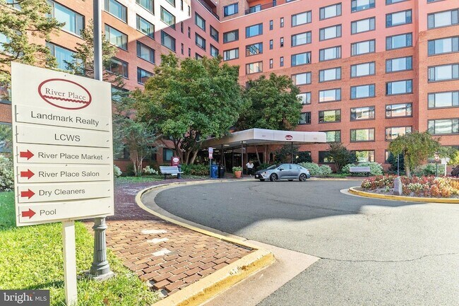 Building Photo - 1021 Arlington Blvd