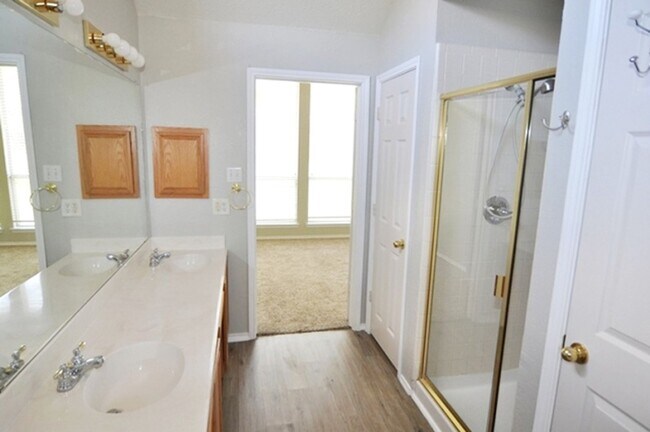 Building Photo - VIEW NOW/COMING SOON - Charming Cul-de-Sac Home in Rockwall with Flexible Floorplan & Spacious Ba...