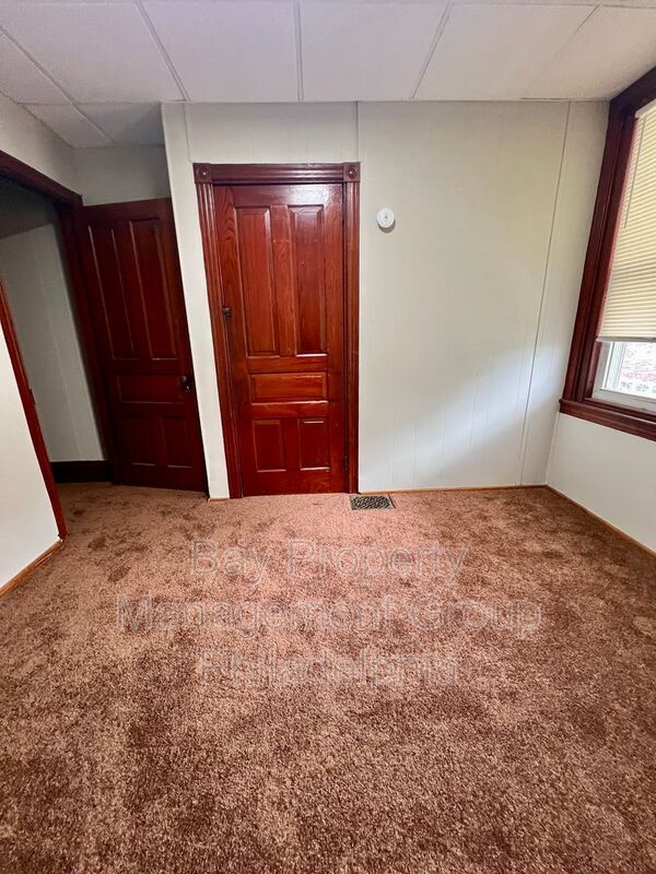 Building Photo - 502 Buttonwood St