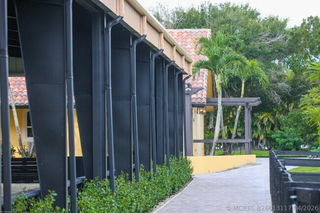 Building Photo - 4985 Stables Way