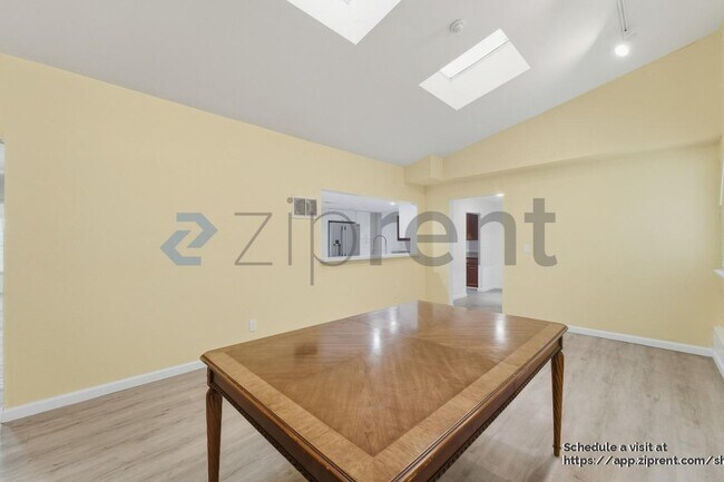 Building Photo - 1967 Solano Way