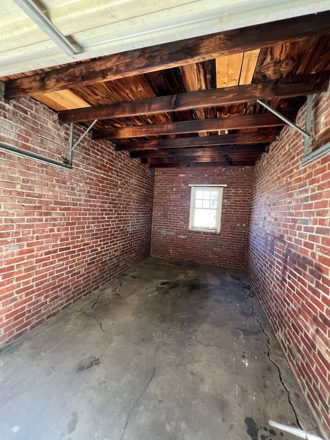 Building Photo - Newly Updated 3 bedroom Mount Penn Home with garage