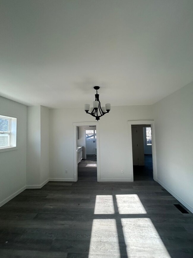 Building Photo - New Glory