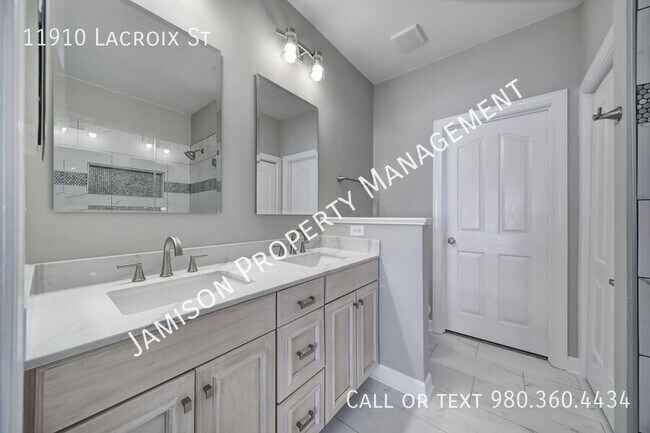 Building Photo - 11910 Lacroix St