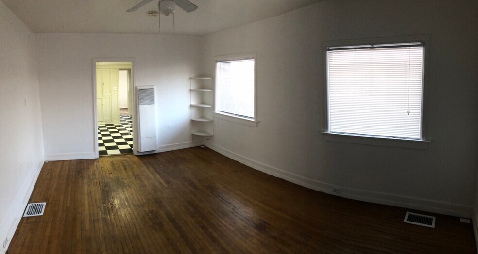 Building Photo - 1124 E Garfield Ave