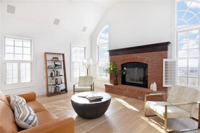 Building Photo - 10 Castle Rd