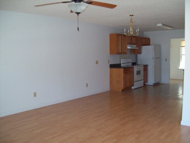 Building Photo - Duplex For Rent