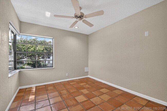 Building Photo - 5451 Verona Dr