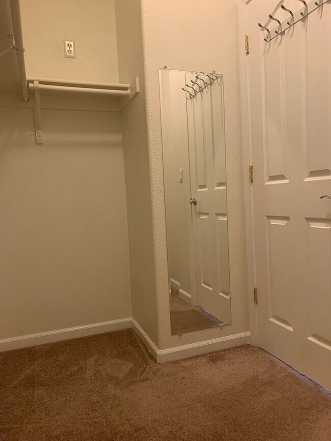 Building Photo - MOVE IN SPECIAL!!!  $500 OFF 1ST MO. RENT*