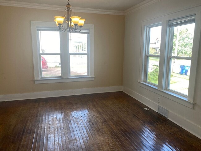 Building Photo - 420 Elm St