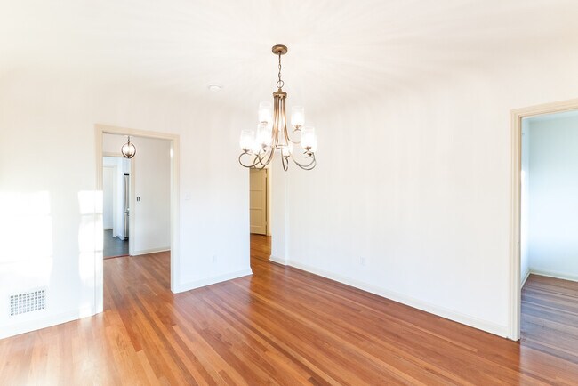 Building Photo - 1066  S Genesee-