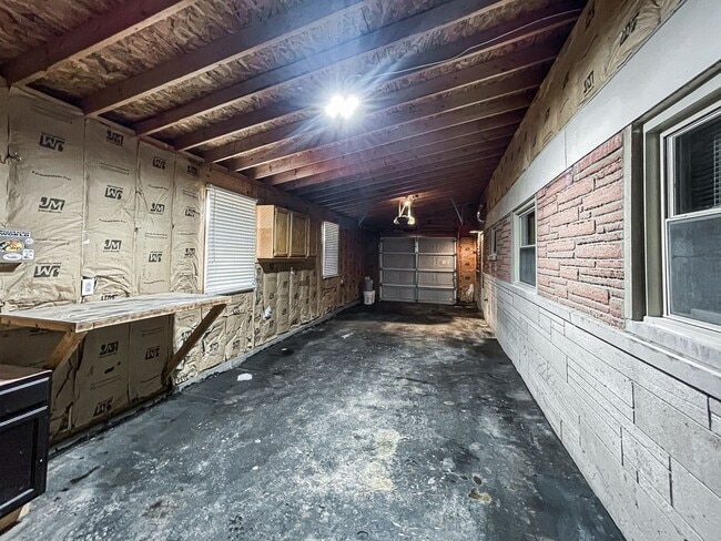Building Photo - 449 Carol Dr