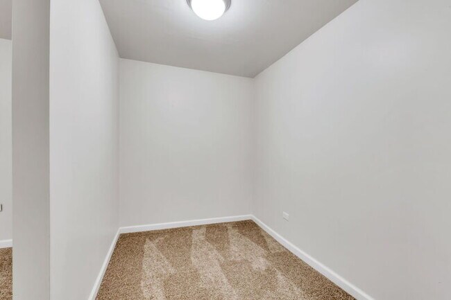 Building Photo - 7482 Beach Ct