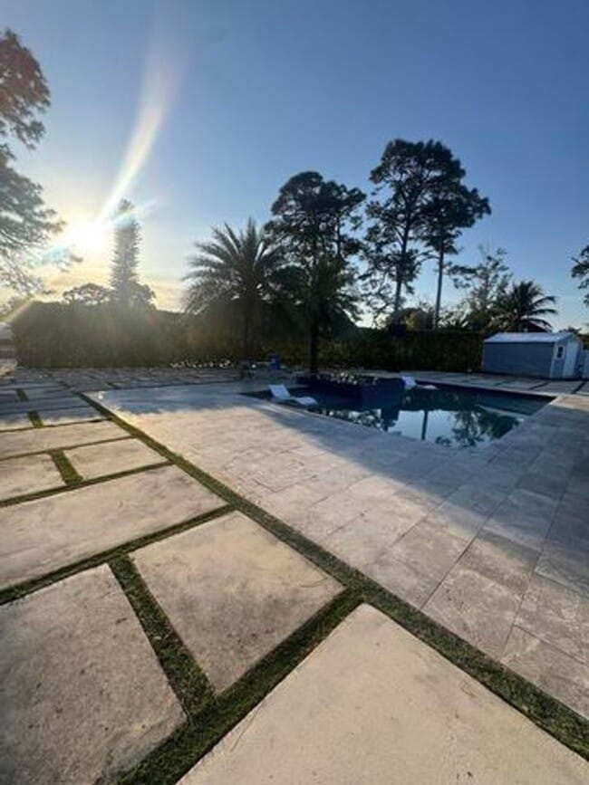 Building Photo - 2591 Rosehaven Rd