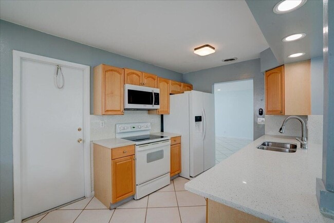 Building Photo - 2086 SW 12th Ave