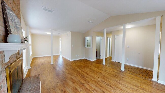 Building Photo - 710 Old Creek Rd