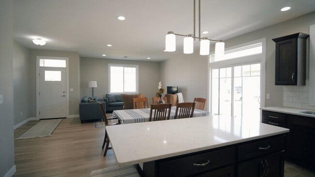 Building Photo - 812 Parkside Ln