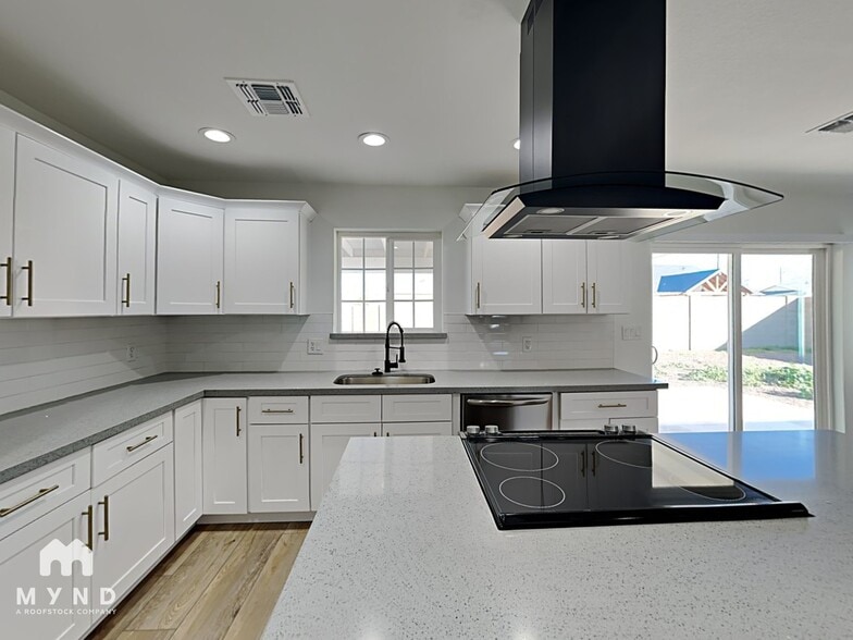 Building Photo - 7520 E Portland St