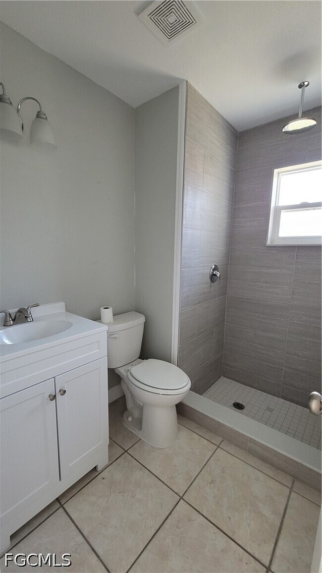 Building Photo - 4404 Santa Barbara Blvd S