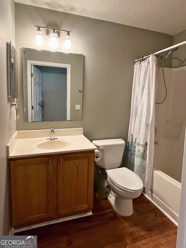 Building Photo - 230 Pine Bluff Dr