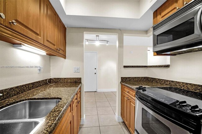 Building Photo - 9392 SW 77th Ave