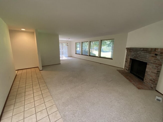 Building Photo - 501 E Michelle Dr