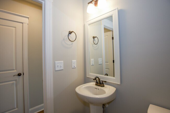 Building Photo - "Luxurious 3-Bed Townhouse with Granite Countertops on Juniper Lake Road!"
