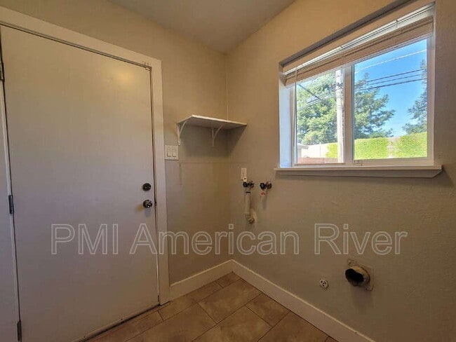 Building Photo - 2621 Cadjew Ave